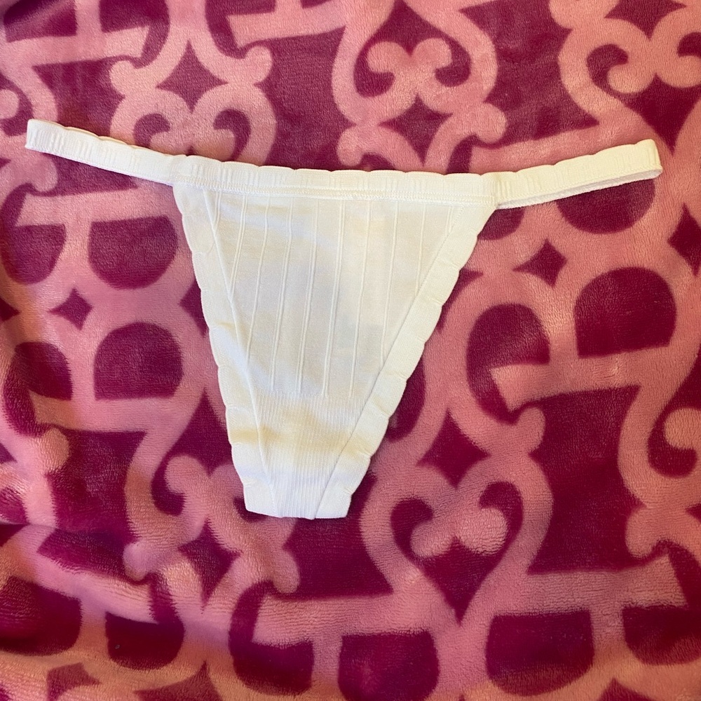 🪽VS white thong panties! New! Size medium